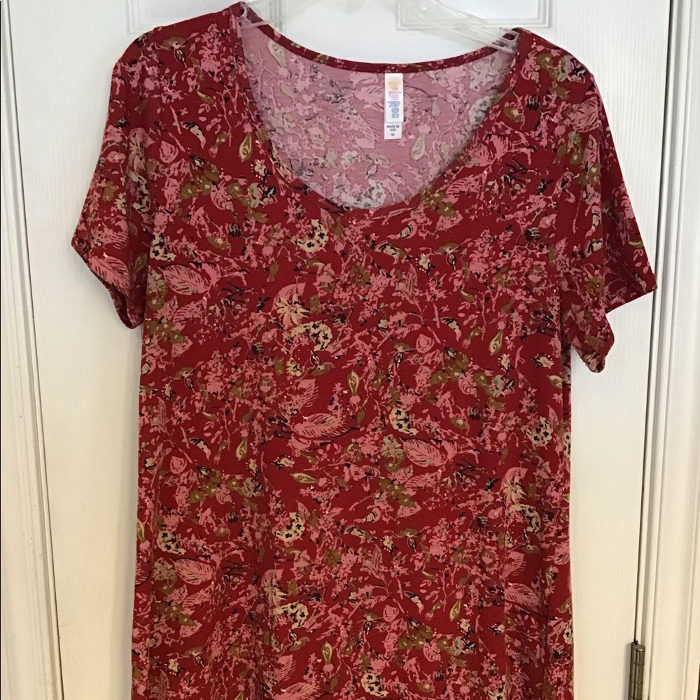 Women’s LuLaRoe Classic Tee Size Medium